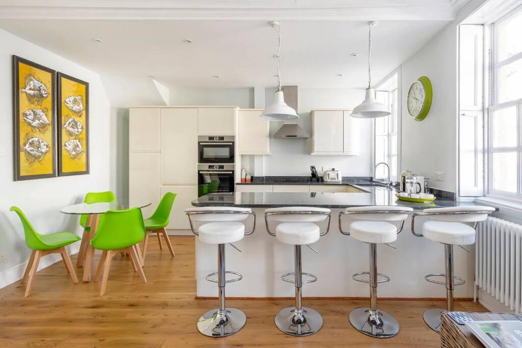 באת' Beautiful Apartment, Incredible Central Location מראה חיצוני תמונה