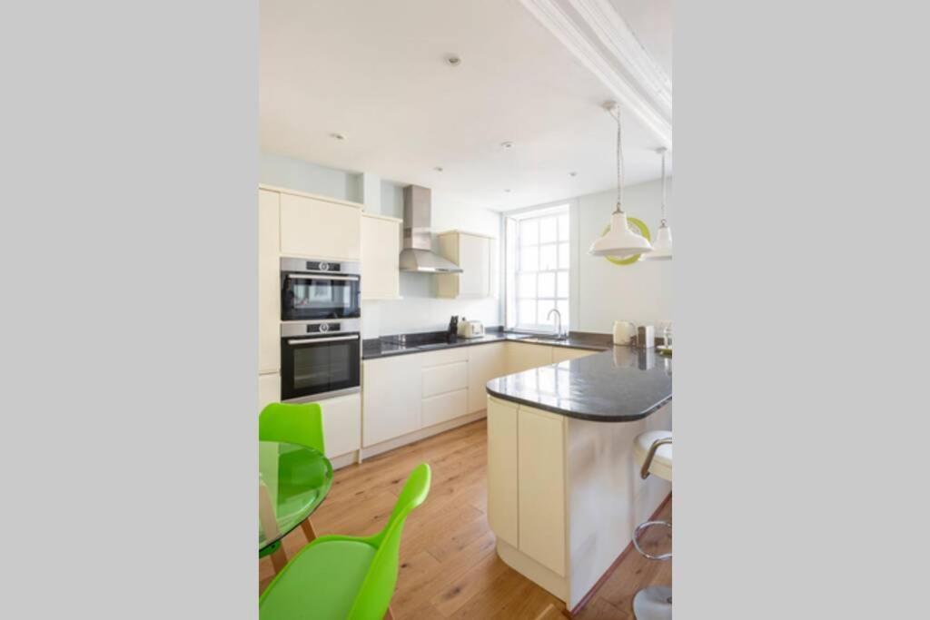 באת' Beautiful Apartment, Incredible Central Location מראה חיצוני תמונה