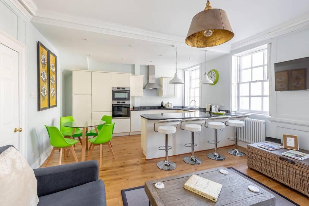 באת' Beautiful Apartment, Incredible Central Location מראה חיצוני תמונה
